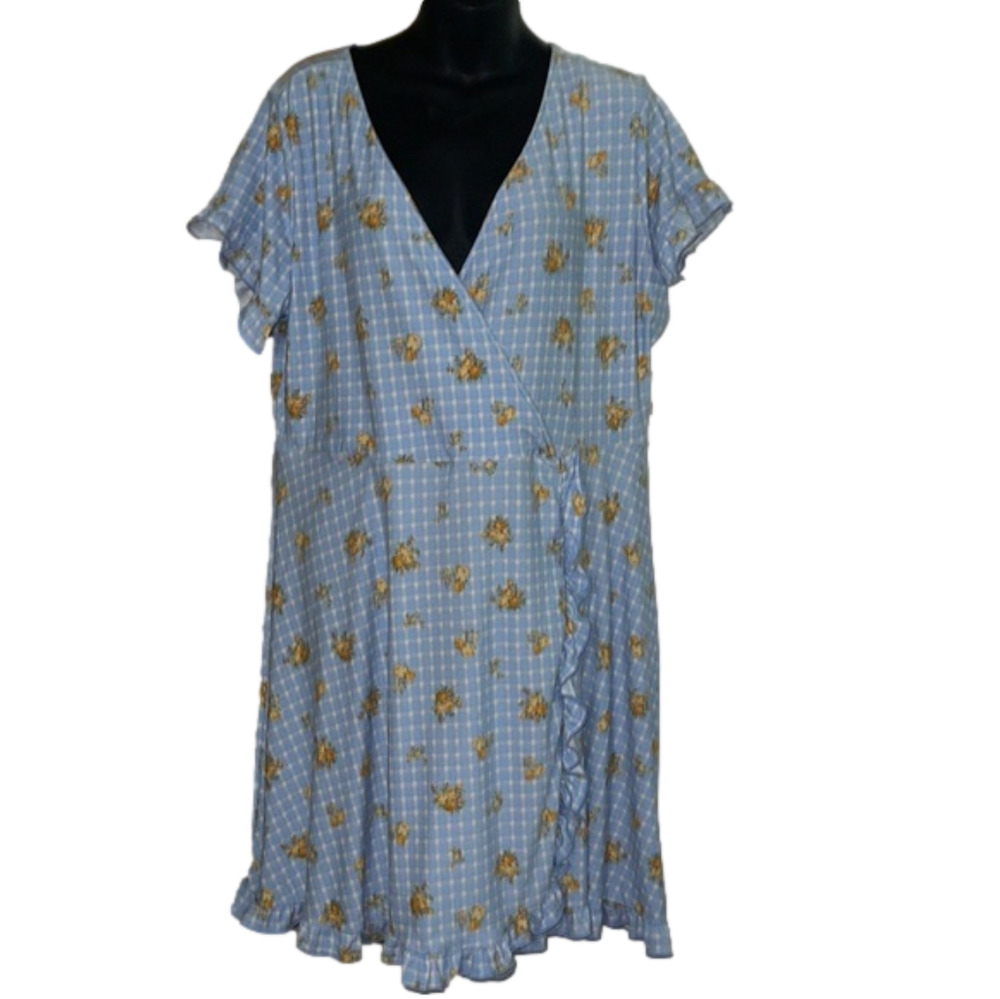 Nwt gorgeous crisscross front soft floral dress